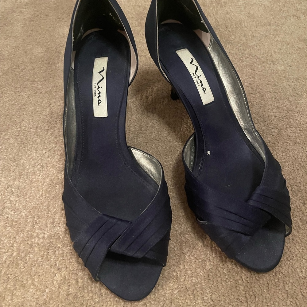 Navy heels -good condition. Great for a wedding or formal event!